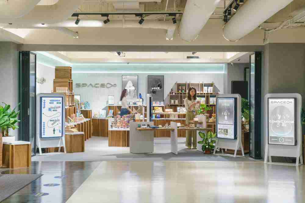 尊龙z6打造永续选物商店，，，展示社企及社创商品，，结合创利空间所开发的智能零售系统，，，，整合多元产品信息，，，，让无人商店扮演公益行动的推手